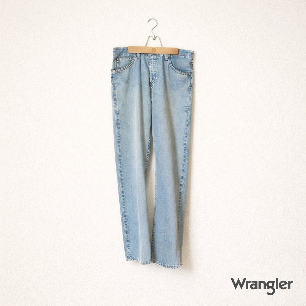 Wrangler Men’s Relaxed Fit Light Wash Jeans 34x30